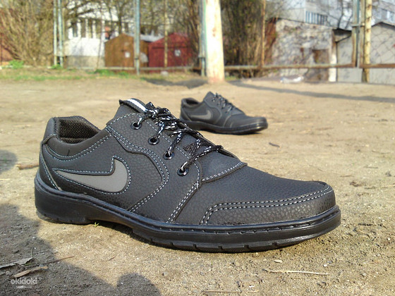 Кроссовки