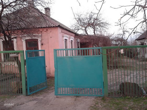 Дом и участок земли