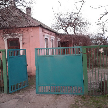 Дом и участок земли