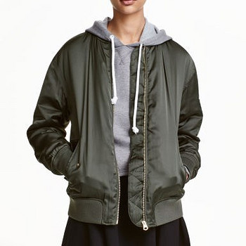 Легка жіноча куртка-бомбер із атласу H&M р-р 14