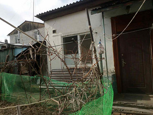 Полдома район Центрального рынка (3 фото из 8)
