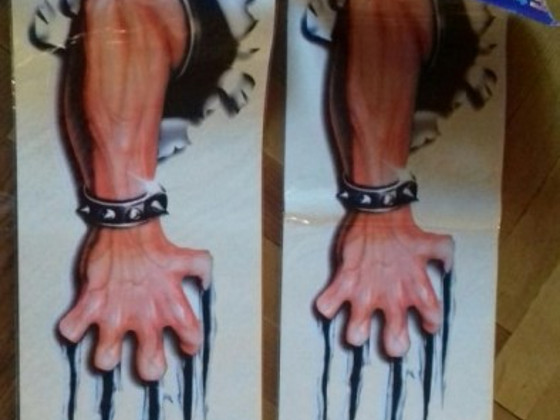 Наклейка надверь авто