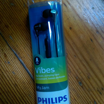 Новые наушники philips чёрного цвета