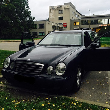 Mercedes-Benz E 240