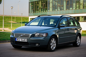 VOLVO V50 (1 foto no 3)