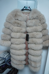 Kažoks, parka ūdeļu, polārlapsa (1 foto no 2)
