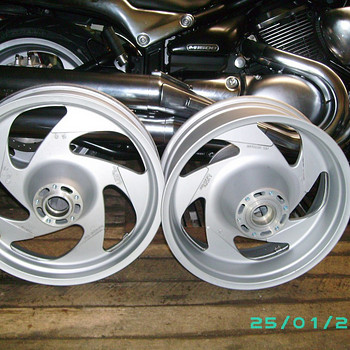 Suzuki intruder vz 1500 veljed