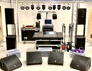 Tourin PA system & lighting equipments (1 valokuva sivusta 2)