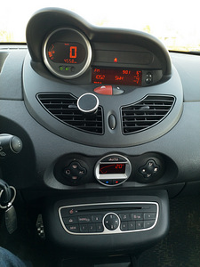Renault Twingo RS (4 фото из 4)