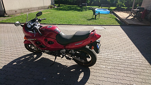 Suzuki GSX 750F (4 фото из 9)