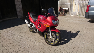 Suzuki GSX 750F (1 фото из 9)