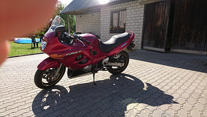 Suzuki GSX 750F (3 фото из 9)