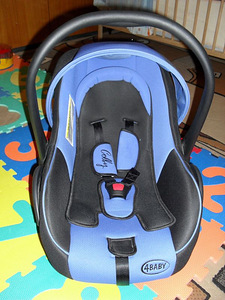 4baby turvahäll 0-13 kg (3 foto / 3)
