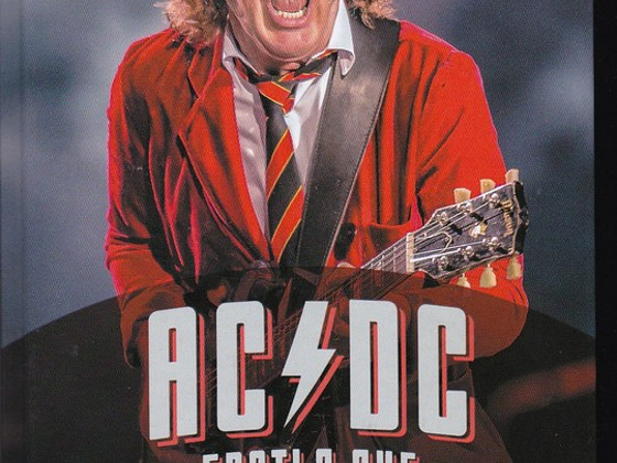 AC / DC raamat vene keeles