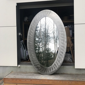 Design зеркало в раме из нержавейки