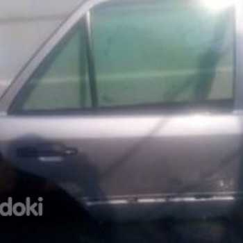 W124, paremal taga