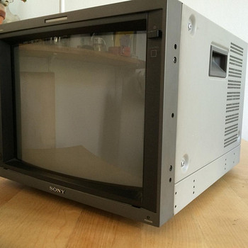 Sony PVM-14L4 brodcast tv monitor