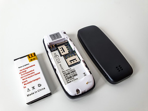 Миниатюрная копия Nokia 3310 (4 фото из 7)