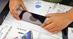 Aizsargstikli Samsung telefoniem ar UV līmi (2 foto no 3)