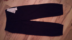 Uued mustad dressipüksid 10-11 aastasele (1 foto / 2)