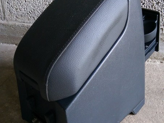 Подлокотник на Volvo хс 90