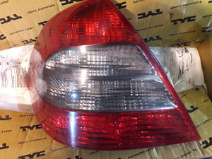 Tagumine vasak esilatern on Mercedes w211 (1 foto / 3)