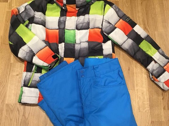 Quiksilver зимняя куртка и брюки р.S (10),10-11л