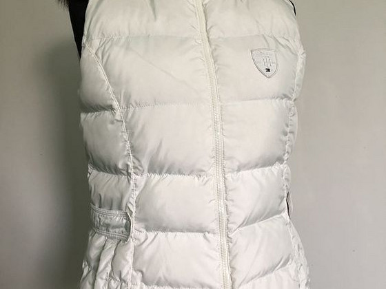 Tommy Hilfiger пуховая жилетка в хор.сост.