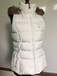 Tommy Hilfiger korralik sulevest (1 foto / 3)