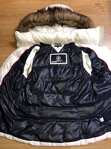 Tommy Hilfiger korralik sulevest (3 foto / 3)