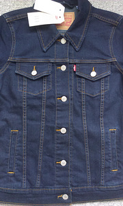 Новая женская джинсовая куртка LEVIS, размер S (1 фото из 3)