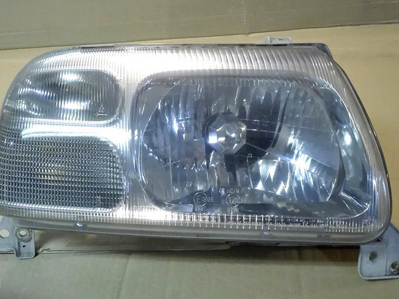 Suzuki Grand Vitara p. передняя фара