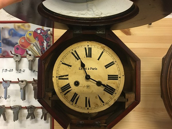 Настенные часы Le Roi a Paris Junghans
