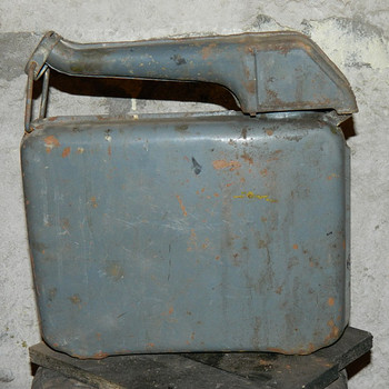 Старая канистра