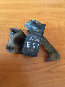 Esitulede kõrguse andur A0105427717 Mercedes benz (1 foto / 1)