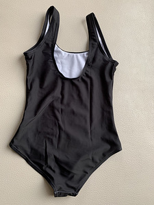 Moschino laste ujumistrikoo (2 foto / 2)