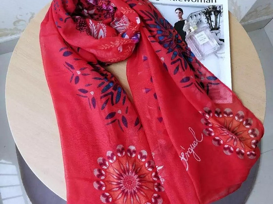 Desigual uus sall