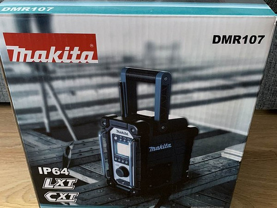 Makita DMR107