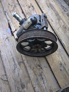 SAAB 9-3 2002a roolivõimendi pump (1 foto / 2)