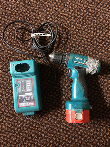 Зарядное устройство Makita DC 1414T 7,2-14,4V, дрель (2 фото из 2)