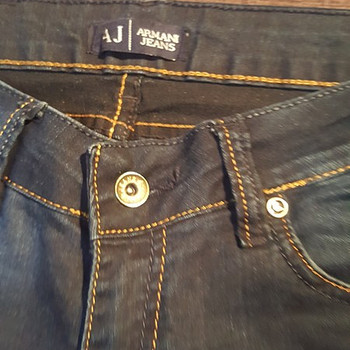 Джинсы Armani